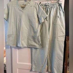 Butter-Soft Scrub Set L Mint Green Top + Pants Comfortable Set